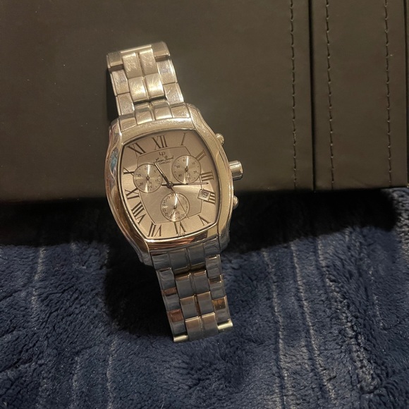 Men’s Watch - Picture 2 of 2